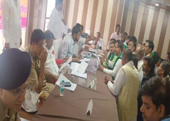 रुदौली: सम्पूर्ण समाधान दिवस में दर्ज 296 प्रार्थना पत्र में 7 का निस्तारण; जिलाधिकारी के न पहुंचने पर मायूस दिखे फरियादी