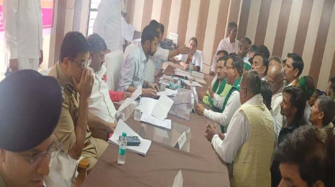 रुदौली: सम्पूर्ण समाधान दिवस में दर्ज 296 प्रार्थना पत्र में 7 का निस्तारण; जिलाधिकारी के न पहुंचने पर मायूस दिखे फरियादी