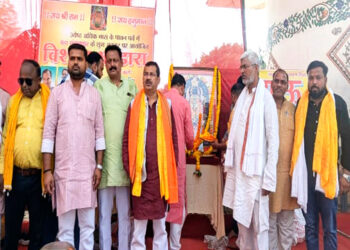 अयोध्या में चतुर्थ मंगल पर हुआ विशाल शरबत फल एव मिष्ठान वितरण कार्यक्रम का जगह जगह हुआ आयोजन
