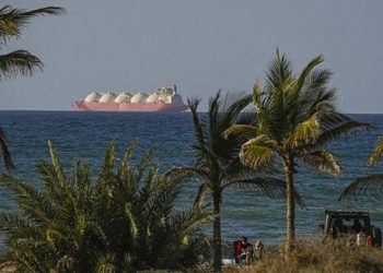 भारत LPG ला रहे दो टैंकर ने होर्मुज को किया पार, एक भारतीय नौका हमले में डूबी