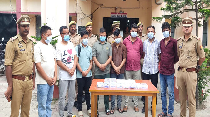 कुशीनगर में नेपाली नागरिकों को मोटी कमाई का झांसा, अंतरराष्ट्रीय धोखाधड़ी गिरोह का भंडाफोड़, 10 लोग गिरफ्तार
