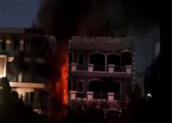 पूर्वी दिल्ली में आवासीय इमारत में आग लगने से नौ लोगों की मौत, AC में ब्लास्ट की आशंका