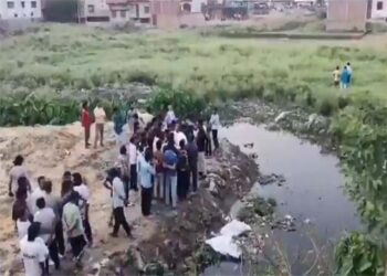 अंबेडकरनगर: चार बच्चों की हत्या के बाद मां गासिया खातून का नाले में शव!?