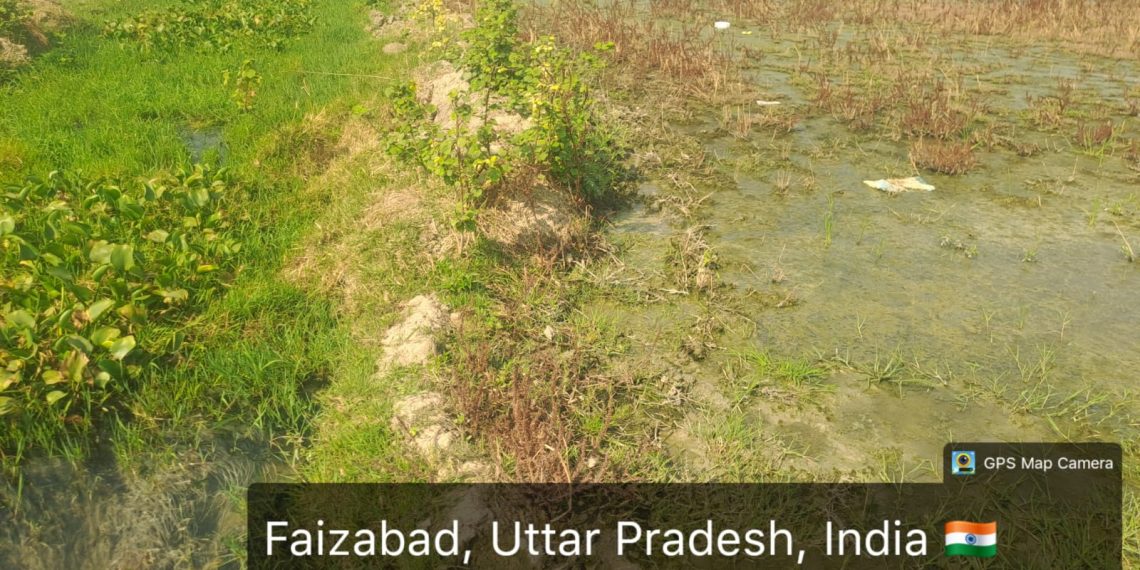 Watch, अयोध्या: NGT के आदेशों की उड़ रही धज्जियां, अमृत बॉटलर्स कोका-कोला के गंदे पानी से महामारी की कगार पर गंजा ग्रामसभा