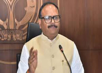 उप्र में स्वास्थ्य विभाग पर बड़ी कार्रवाई: पांच डॉक्टर बर्खास्त, कई अधिकारियों पर गिरी गाज