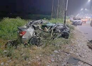 अमरोहा में भीषण सड़क हादसा: ट्रक से टकराई कार, चार की मौत, दो गंभीर घायल