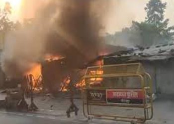 गोरखपुर एक के बाद एक तीन सिलेंडर फटने से दहशत, चाय की दुकान का मालिक घायल