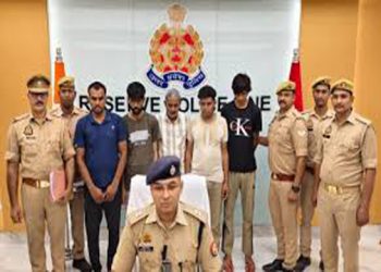 सोनभद्र : ऑनलाइन अश्लील वीडियो बनाकर ब्लैकमेलिंग गिरोह का खुलासा; गिरोह के पांच सदस्य गिरफ्तार