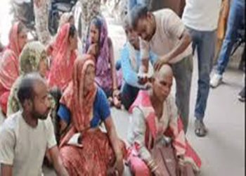 भाजपा की महिला पार्षद ने वार्ड विकास कार्यों की ‘उपेक्षा’ के विरोध में सिर मुंडवाया