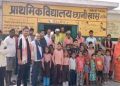 चर्चित आईएएस राही की पहल : स्कूली पोशाक पहनकर प्राथमिक विद्यालय पहुंचे बुजुर्ग ‘छात्र—छात्राएं’