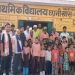 चर्चित आईएएस राही की पहल : स्कूली पोशाक पहनकर प्राथमिक विद्यालय पहुंचे बुजुर्ग ‘छात्र—छात्राएं’
