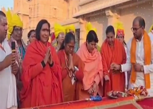 अयोध्या में राम मंदिर परिसर में मां भगवती मंदिर के शिखर पर हुआ भव्य ध्वजारोहण