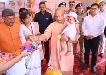 रुदौली: मुख्यमंत्री योगी ने माँ कामाख्या धाम में टेका मत्था;  झलकारी बाई की प्रतिमा का अनावरण, बच्चे का अन्प्रशन