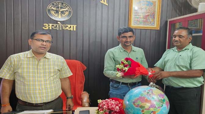 अयोध्या: खाद्य विभाग में प्रशासनिक फेरबदल के बाद देवाशीष उपाध्याय ने संभाला सहायक आयुक्त द्वितीय का पदभार
