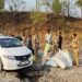 सोनभद्र: चलती कार से नोट फेंककर पुलिस को भ्रमित करने की कोशिश; 100-100 रुपये के नोट उड़ाए, मुठभेड़ के बाद तस्कर गिरफ्तार