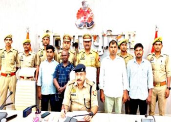 सीतापुर में कथित धर्मांतरण गिरोह का भंडाफोड़, चार गिरफ्तार; धार्मिक साहित्य व मोबाइल बरामद