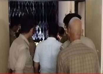 कौशांबी में बाथरूम के दरवाजे में करंट; हेड कांस्टेबल की करंट लगने से मौत
