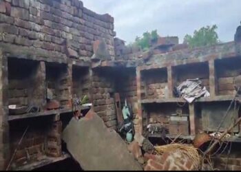 कासगंज में बारिश के दौरान मकान की छत गिरी, तीन लोगों की मौत