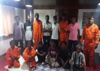 ओमान के तट के निकट मैकेनाइज्ड सेलिंग वेसल ‘विराट-1’ में समुद्र में फंसे चालक दल के सदस्यों का हुआ रेस्स्कू
