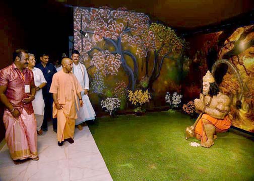 मुख्यमंत्री योगी आदित्यनाथ ने रामायण वैक्स संग्रहालय का किया उद्घाटन