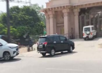 Watch, राम मंदिर दान विवाद: SIT सोमवार को सीधे अयोध्या के राम जन्मभूमि परिसर पहुंची