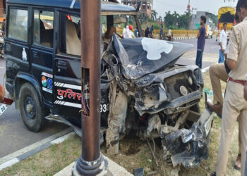 अयोध्या: डायल 112 पुलिस वाहन को ट्रेलर ने मारी टक्कर, 2 पुलिस कर्मी घायल