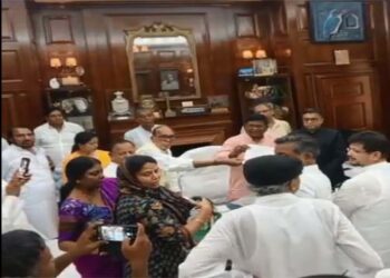 प. बंगाल: 58 विधायकों ने तृणमूल से निष्कासित रीताब्रता को विधायक दल का नेता बनाए जाने का किया समर्थन