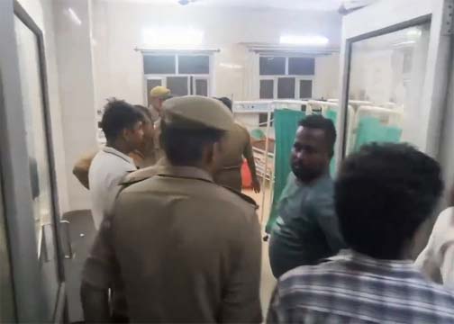 बिजनौर में एक दुष्कर्म पीड़िता द्वारा कोतवाली परिसर में खुद को लगाई आग