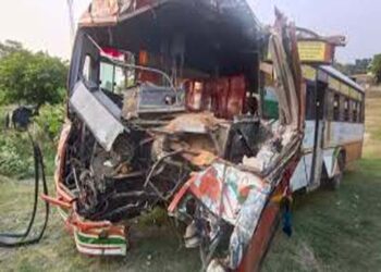 बहराइच-सीतापुर मार्ग पर बस-ट्रक की टक्कर में 17 घायल; दो की हालत गंभीर
