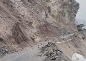 चमोली में भनेरपानी में पहाड़ी से गिरे पत्थरों की चपेट में आयी बस, दिल्ली के श्रद्धालु की मौत