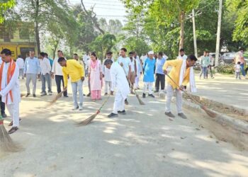 रुदौली के मांजनपुर गांव में हुई रात्रि चौपाल में बोले विधायक रामचंद्र यादव; गरीबों को उनका हक दिलाना सरकार की प्राथमिकता