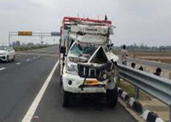 बदायूं में पिकअप वाहन की अज्ञात वाहन से टक्कर; दो लोगों की मौत