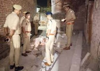 लखनऊ में अचानक मकान का छज्जा गिरने से दो बच्चों की मौत, आठ घायल