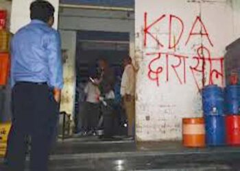 लखनऊ अग्निकांड के बाद अवैध इमारतों और कोचिंग संस्थानों के खिलाफ अभियान शुरू