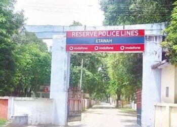 इटावा में पुलिस लाइन में सिपाही ने बास्केटबॉल ग्राउंड के पोल से फंदा लगाकर की आत्महत्या