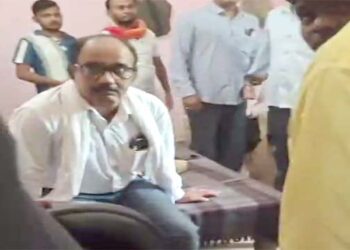 अयोध्या: एंटी करप्शन टीम की बड़ी कार्रवाई; रुदौली तहसील में लेखपाल रिश्वत लेते रंगे हाथ गिरफ्तार
