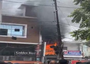 लखनऊ में चिनहट, विकास नगर इलाके में लगी आग