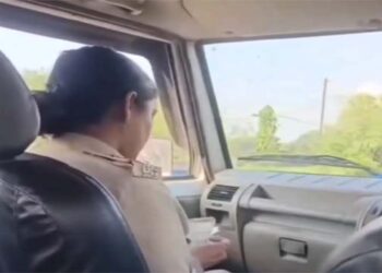 मधुबनी में पुलिस वाहन में नकदी गिनने का वीडियो वायरल; दो महिला समेत तीन पुलिसकर्मी निलंबित