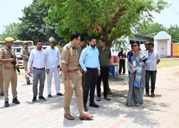 उप्र पुलिस के आरक्षी पद के लिए स्नातक, इंजीनियर और परास्नातक भी दे रहे परीक्षा
