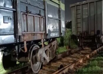 झारखंड के धनबाद में कोयले से लदी मालगाड़ी पटरी से उतरी, रेल सेवाएं प्रभावित