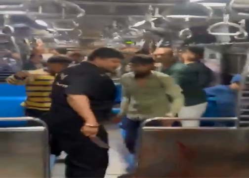 मुंबइे की उपनगरीय ट्रेन में दरवाजे खुले रखने को लेकर विवाद, व्यक्ति की चाकू घोंपकर हत्या