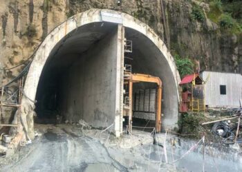 उत्तराखंड: सिलक्यारा सुरंग में पत्थर गिरने से मजदूर की मौत