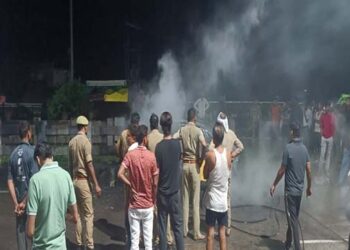 कानपुर देहात में सड़क हादसे के बाद कार में आग लगने से दो लोगों की जलकर मौत