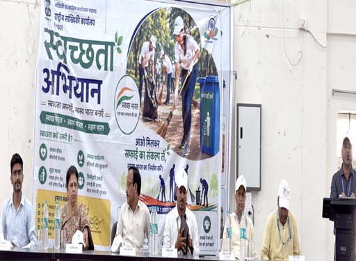सांख्यिकी से कैसे बदलेगा देश? रीवा के एक्सीलेंस कॉलेज में NSO के बड़े अधिकारियों ने छात्रों को सिखाए डेटा के गुर