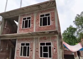 राम मंदिर चढ़ावा केस: आरोपी लवकुश मिश्रा की पत्नी को ADA का नोटिस, अवैध निर्माण पर बुलडोजर कार्रवाई की चेतावनी