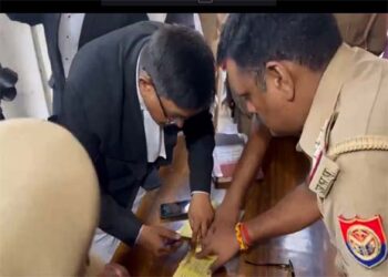 Ayodhya में वकीलों ने ट्रस्ट पदाधिकारियों के खिलाफ प्राथमिकी दर्ज करने की मांग की