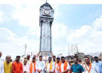 Ayodhya का चौक घंटाघर, लाल चौक की तर्ज पर लाइटो से सजेगा!? महापौर ने पूर्व उप सभापति राजेश गौड़ के साथ नारियल फोड़कर किया शुभारंभ