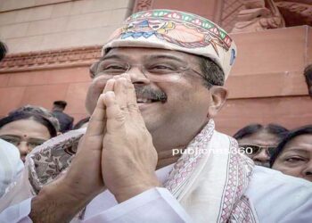 इस्तीफे के बाद संसद पहुंचे धर्मेंद्र प्रधान बोले- मैं स्ट्रीट फाइटर हूं, एसी रूम एक्टिविस्ट नहीं, गर्मजोशी से हुआ स्वागत