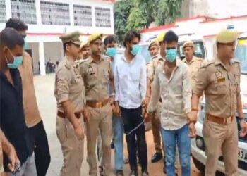झांसी में सट्टा कारोबारी से 25 लाख रुपये की लूट के मामले में आरोपी तीसरा सिपाही भी गिरफ्तार