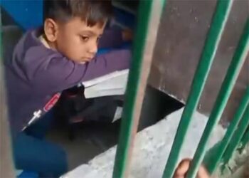 जौनपुर में छात्र को कक्षा में बंद छोड़ने के मामले में सहायक अध्यापिका निलंबित